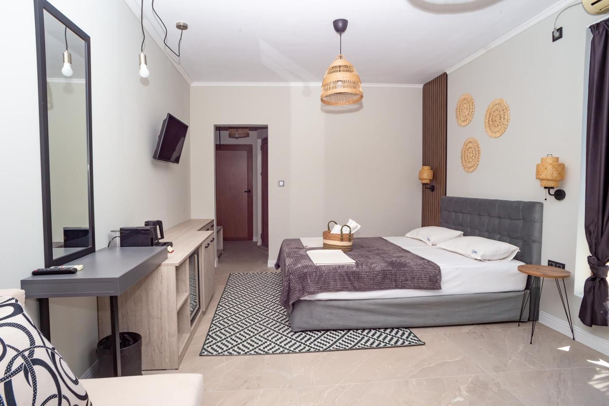פרימורסקו Salena Beach Hotel מראה חיצוני תמונה